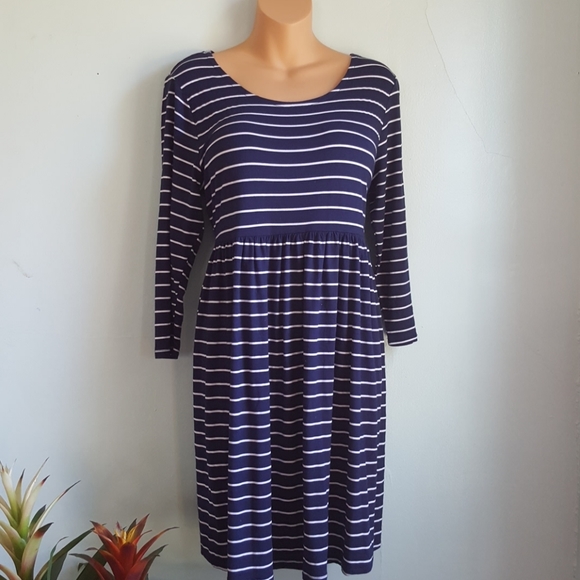 Dresses & Skirts - Navy stripe jersey knit long sleeve dress